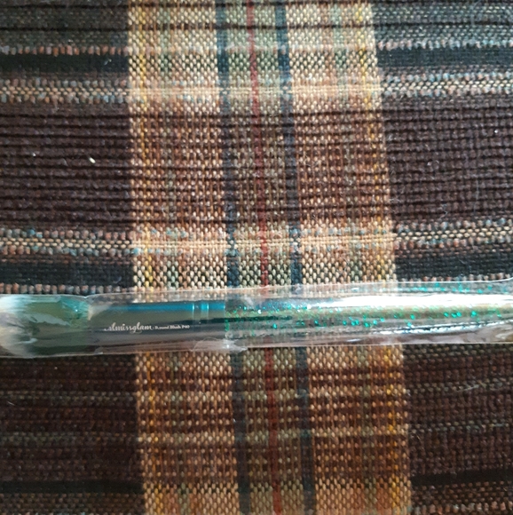 Ipsy bag with four items - Picture 6 of 6